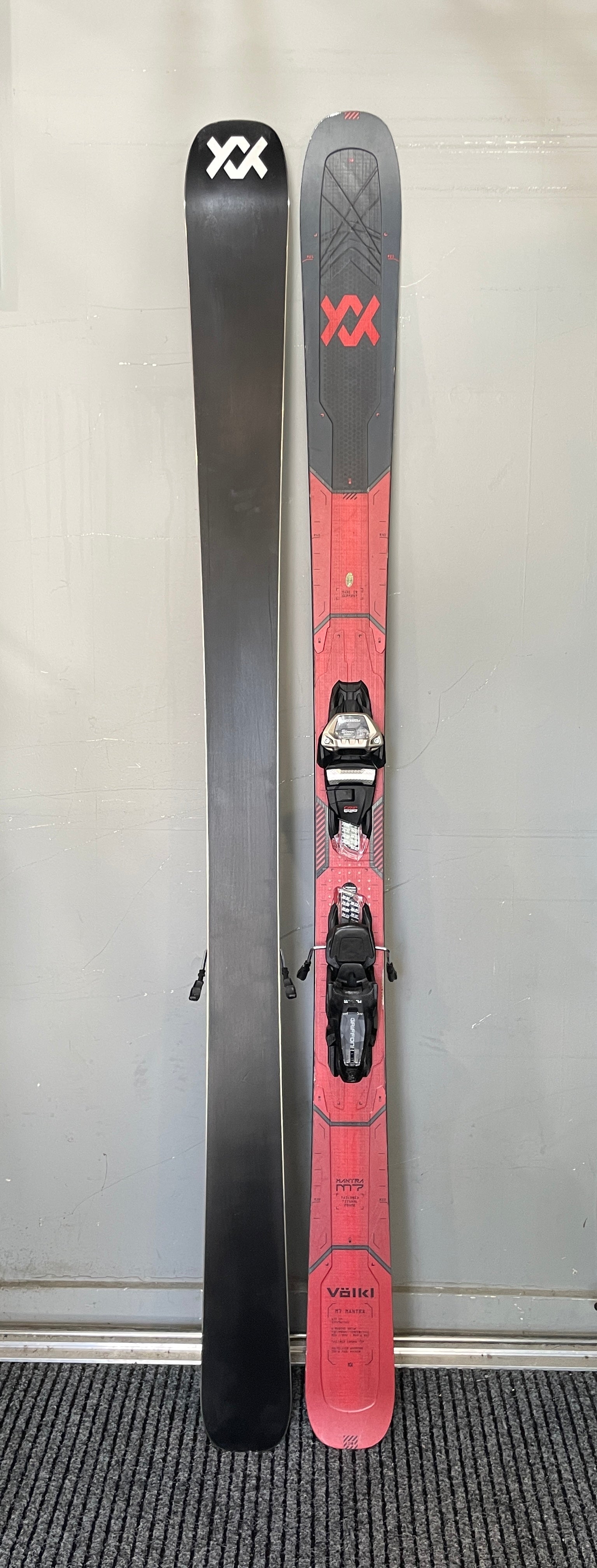 EX DEMO VOLKL MANTRA M7 177cm + Marker Griffon Demo Binding