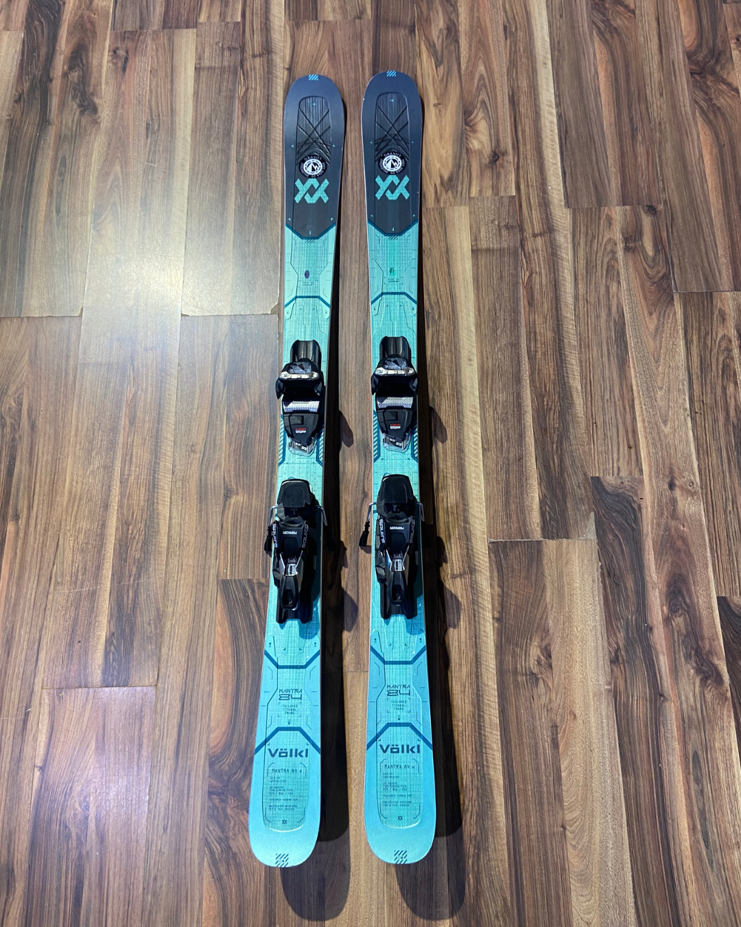 Volkl Mantra 84W + Marker Squire 11 TCX 2026 DEMO – GRAVITY Volkl Mantra 84W + Marker Squire 11 TCX 2026 DEMO – GRAVITY
